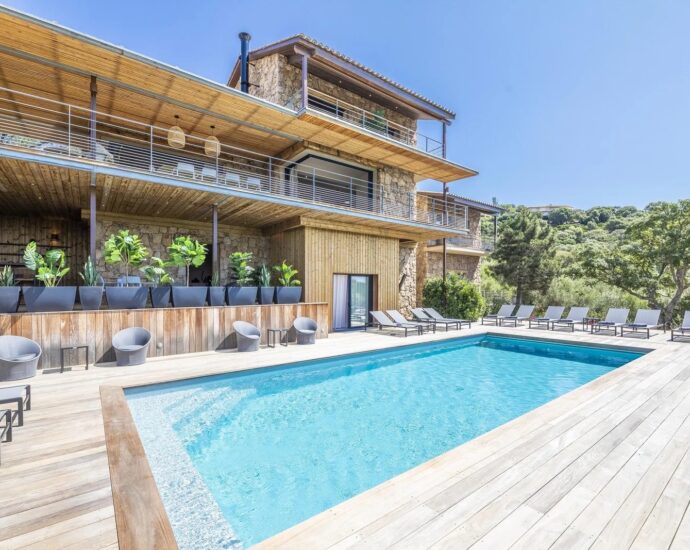 Villa 9 chambres, Arasu, Saint-Cyprien, piscine, vue mer, plage à pied, RL363 Villa Terra di Corsica