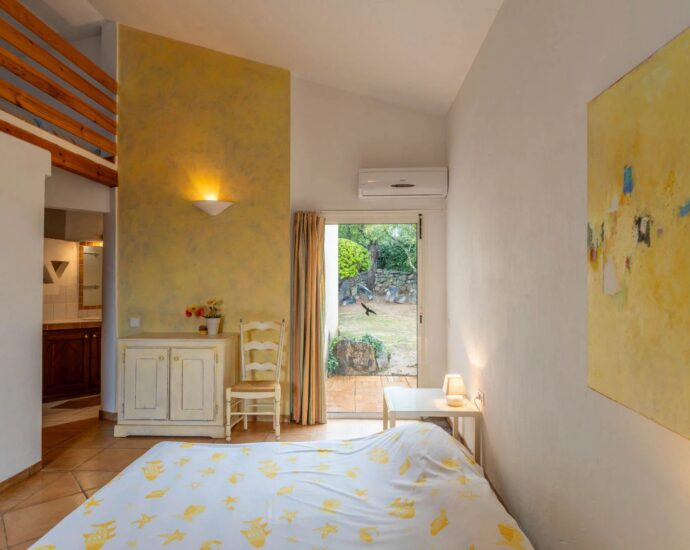 Sainte-Lucie de Porto-vecchio, Cavallone, architect-designed villa, 4 bedrooms, pool, sauna, panoramic sea view, close to the beach