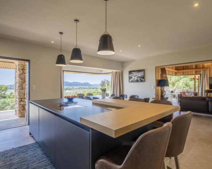 Villa 9 chambres, Arasu, Saint-Cyprien, piscine, vue mer, plage à pied, RL363 Villa Terra di Corsica