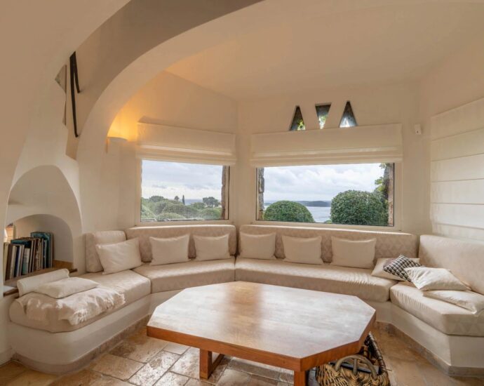 Sainte-Lucie de Porto-vecchio, Cavallone, architect-designed villa, 4 bedrooms, pool, sauna, panoramic sea view, close to the beach