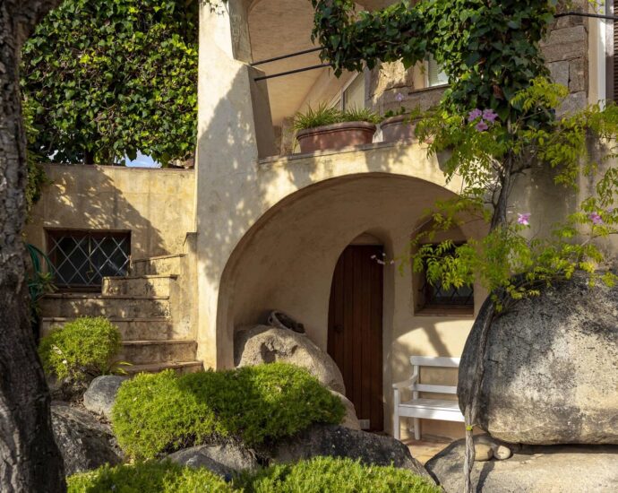 Sainte-Lucie de Porto-vecchio, Cavallone, architect-designed villa, 4 bedrooms, pool, sauna, panoramic sea view, close to the beach