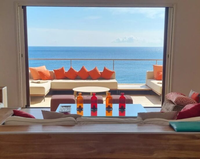 Pinarello, villa, 4 chambres, piscine, pied dans l’eau, vue mer