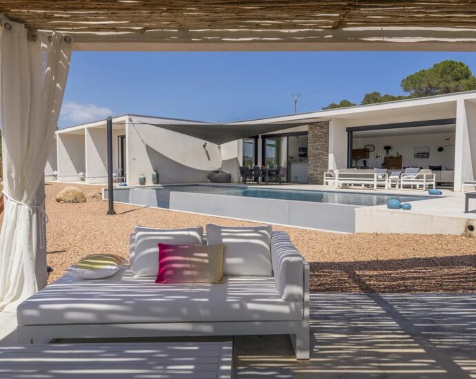 Arasu, villa 4 bedrooms, swimming-pool, Casa Alivu RL307