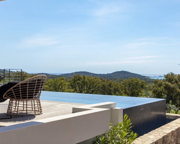 Porto-vecchio, villa 4 bedrooms, 1 children dormitory, swimming pool, sea view, Villa Saviu RL303