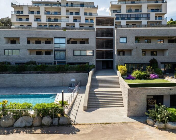 Porto-Vecchio, Duplex Apartment, 5 Bedrooms, Mountain View, Shared Pool