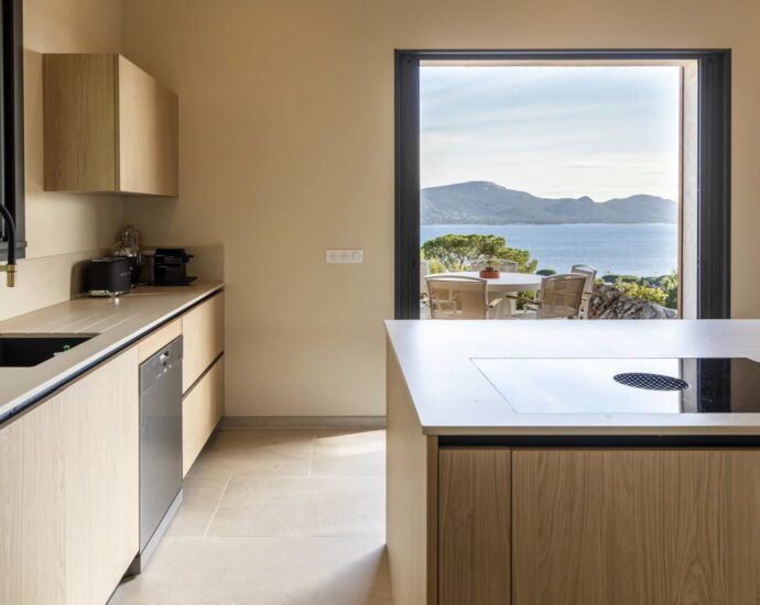 Porto-Vecchio, Marina Di Fiori,  Villa 4 chambres, piscine, vue mer, proche plage