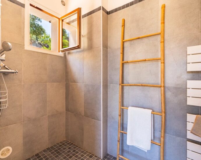 Sant’Antonino, villa type bergerie, 3 chambres, piscine, vue mer