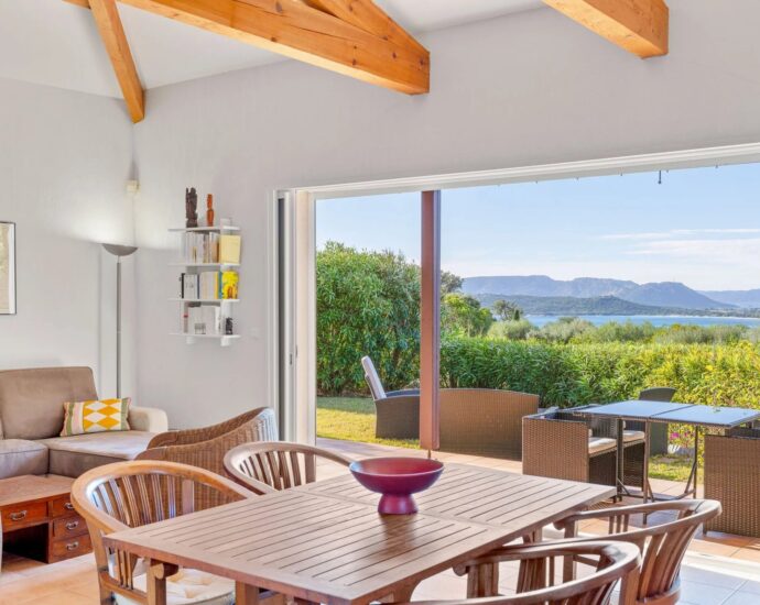 Exclusive – Villa with Swimming Pool, Sea View, Close to Cabanon Bleu Beach