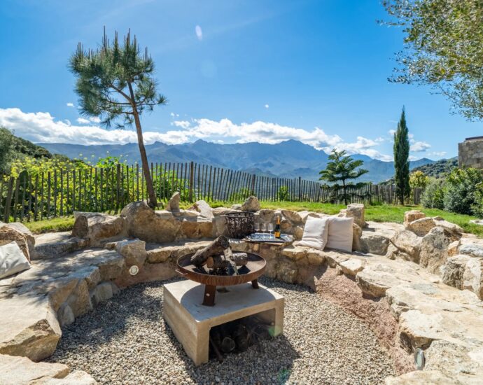 Santa-Reparata Di Balagna, 4 rooms, swimming pool, panoramic view of lake and mountains