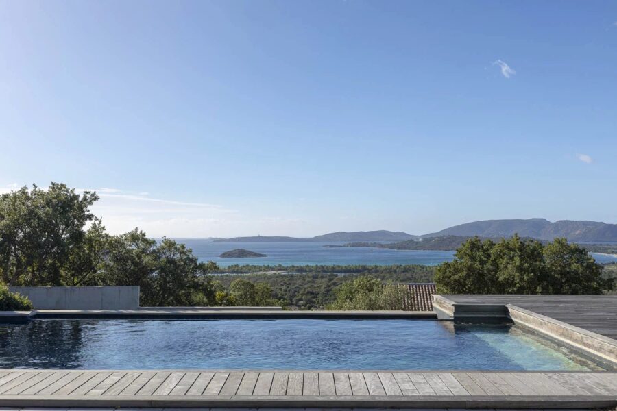 Arasu , Villa contemporaine, 8 chambres, piscine à  débordement, vue mer panoramique, proche plage