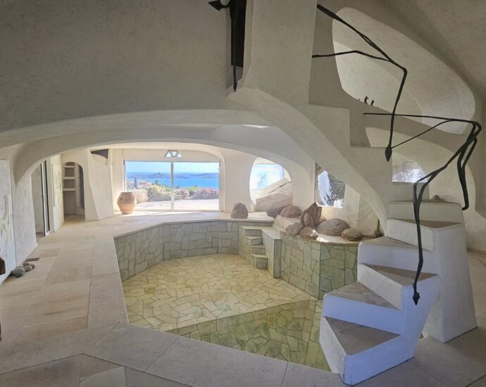 Sainte-Lucie de Porto-vecchio, Cavallone, architect-designed villa, 4 bedrooms, pool, sauna, panoramic sea view, close to the beach