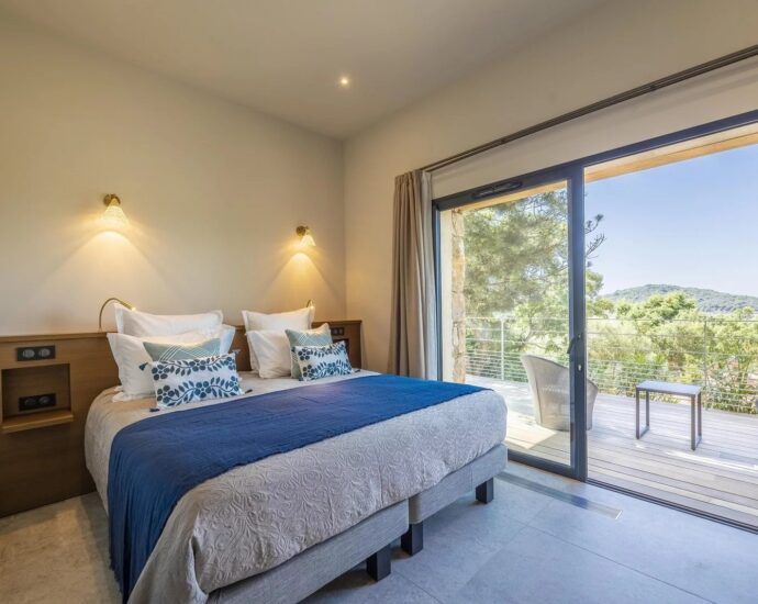 Villa 9 chambres, Arasu, Saint-Cyprien, piscine, vue mer, plage à pied, RL363 Villa Terra di Corsica