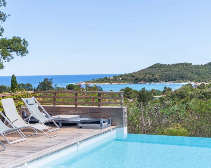 Favone , sea view villa, 4 bedrooms, pool, near the beach