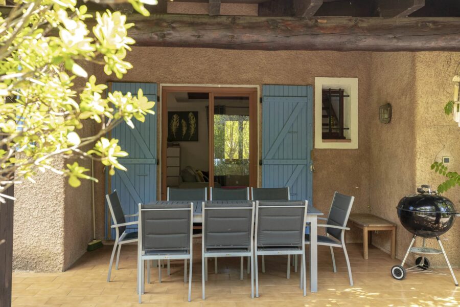 Sainte-Lucie de Porto-Vecchio, Propriété avec 3 maisons, piscine, proche fleuve et plage de Pinarello