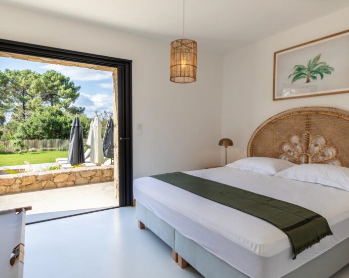 Exclusivité, Lecci, proche Saint-Cyprien, Villa en pierre type bergerie, 4 chambres, piscine, proche plage