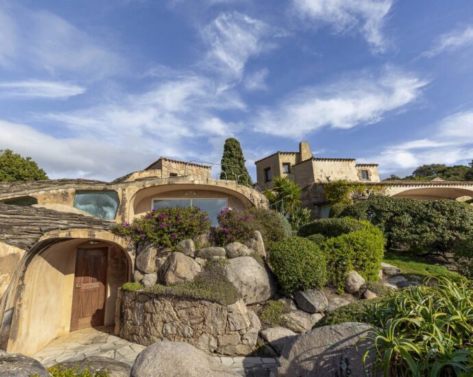 Sainte-Lucie de Porto-vecchio, Cavallone, architect-designed villa, 4 bedrooms, pool, sauna, panoramic sea view, close to the beach