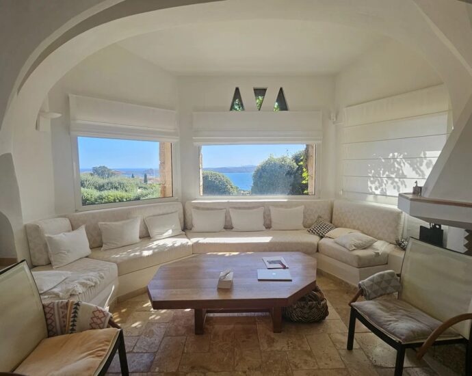 Sainte-Lucie de Porto-vecchio, Cavallone, architect-designed villa, 4 bedrooms, pool, sauna, panoramic sea view, close to the beach