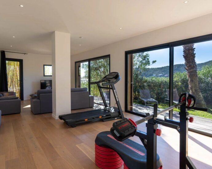 Exclusivité, Tarco, Villa vue mer,  8 chambres, piscine chauffée, salle de sport, proche plage