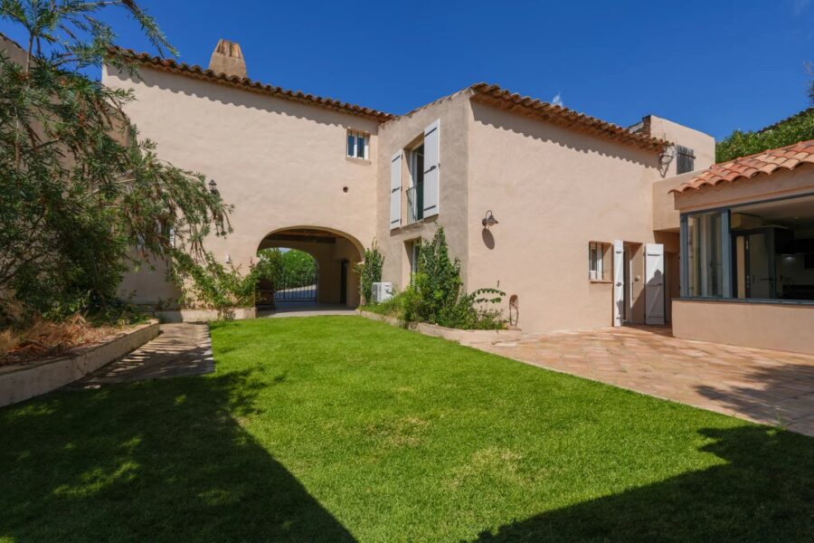 South Shore Ajaccio, Porticcio, Bastide-Style Villa, 6 bedrooms, Panoramic sea view, Walking distance to beaches