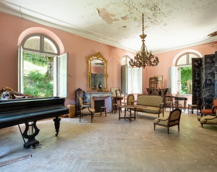 Santo-Pietro-di-Venaco, Château Pozzo-di-Borgo, 12 rooms, park panoramic mountain views