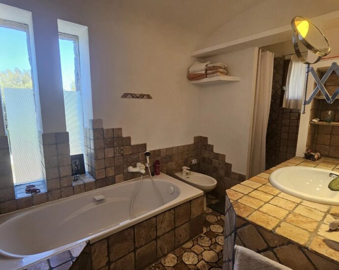 Sainte-Lucie de Porto-vecchio, Cavallone, architect-designed villa, 4 bedrooms, pool, sauna, panoramic sea view, close to the beach