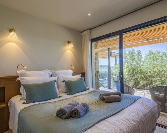 Villa 9 chambres, Arasu, Saint-Cyprien, piscine, vue mer, plage à pied, RL363 Villa Terra di Corsica