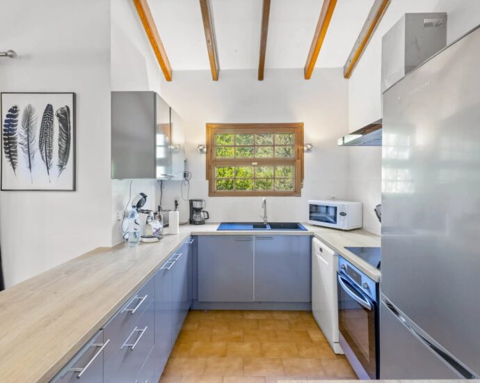 Sainte-Lucie de Porto-Vecchio, Propriété avec 3 maisons, piscine, proche fleuve et plage de Pinarello