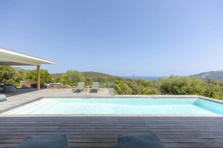 Porto-Vecchio, Santa Giulia, villa d’architecte, 4 chambres, piscine, vue mer, proche plage