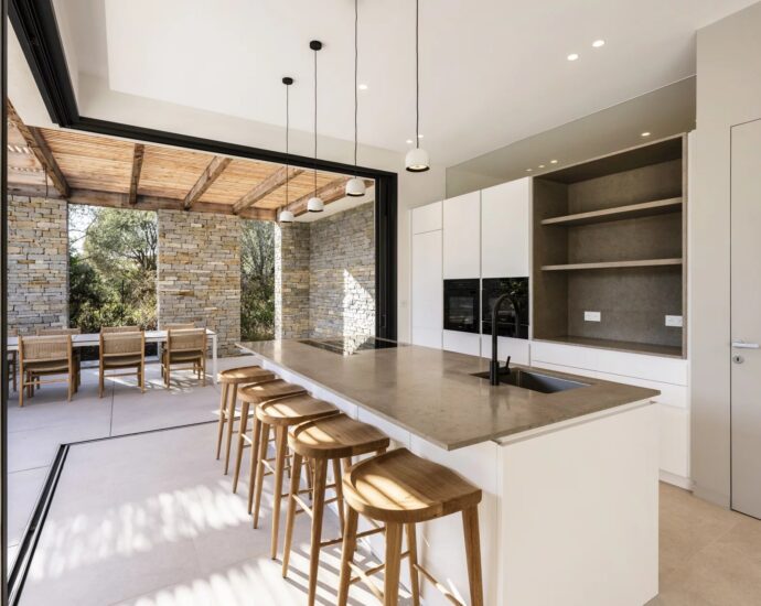 Arasu, Villa d’architecte, 4 chambres, piscine, vue dégagée sur la nature, plage à pied