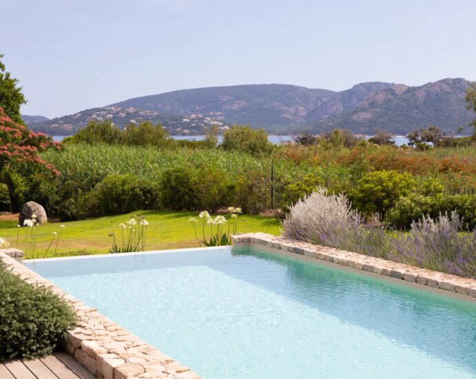 Plage de Cala Rossa, Villa 6 chambres, pied dans l’eau, piscine, Alzu di Cala Rossa