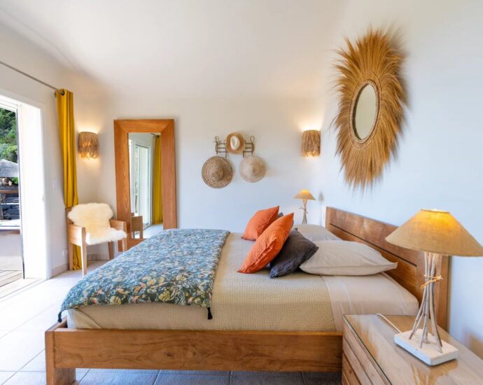 Palombaggia, 5 bedroom villa, swimming pool, sea and mountain views