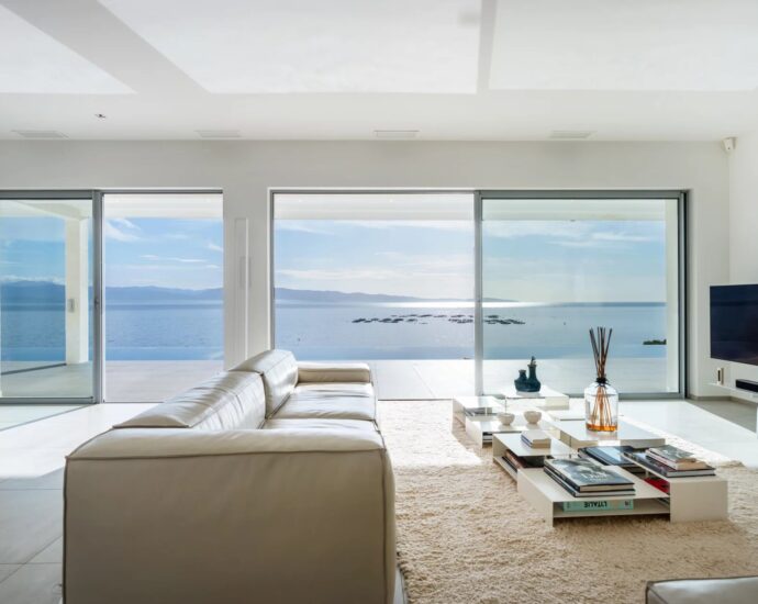 Ajaccio, Route des Sanguinaires, Contemporary Villa, Panoramic Sea View, 5 Bedrooms, Infinity Pool, Walking Distance to Beach