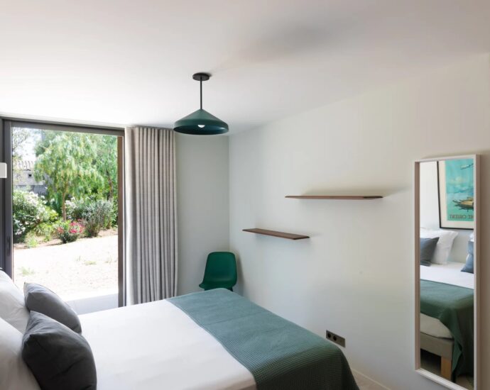 Porto-Vecchio, Domaine de Cala Rossa, villa 4 bedrooms, swimming pool and beach at walking distance,