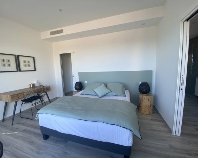 Villata, 5 bedroom semi-detached villa with pool and sea view, RL309 Villata