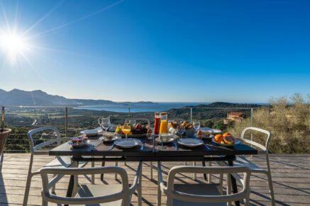Lumio, Villa d’architecte, 6 chambres, vue mer panoramique, piscine chauffée, proche des plages