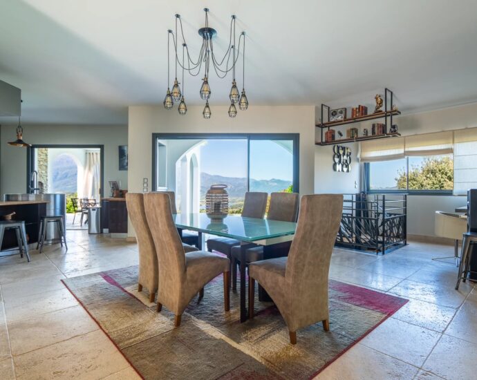 Oletta, architect-designed villa, 5 bedrooms, swimming pool, panoramic sea and mountain views, close to the beach