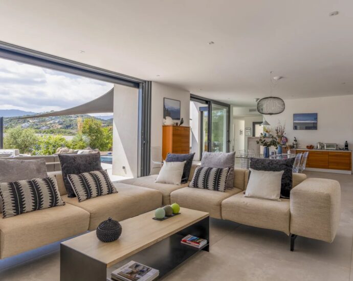 Arasu, villa 4 bedrooms, swimming-pool, Casa Alivu RL307