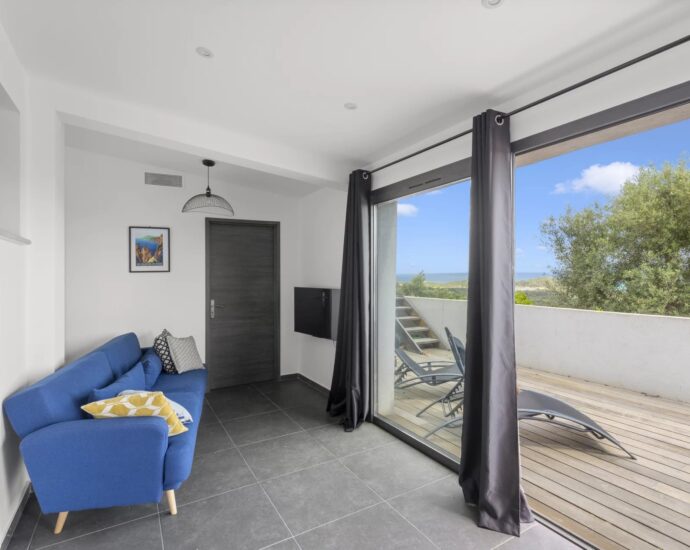 Saint-Cyprien, villa 5 chambres, appartement indépendant 2 chambres, piscine, vue mer, proche plage