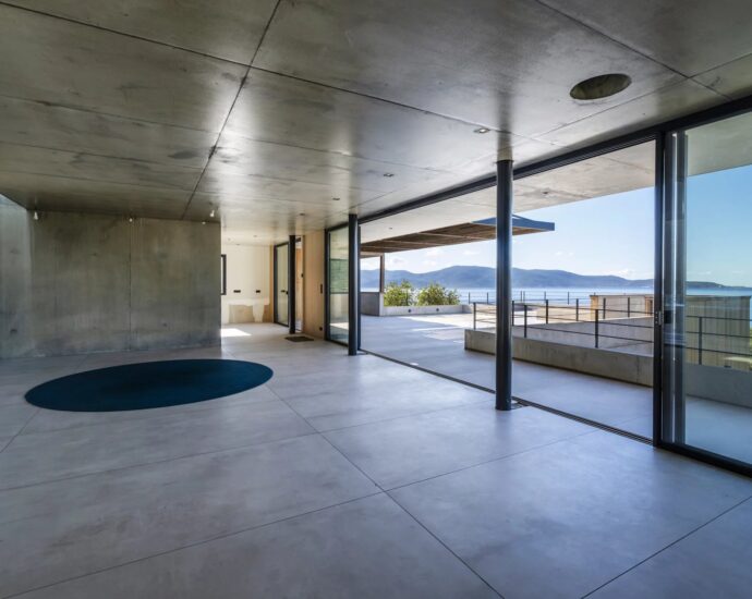 Abbartello, Olmeto, Villa d&rsquo;architecte, 6 chambres, vue mer panoramique, plage à pied