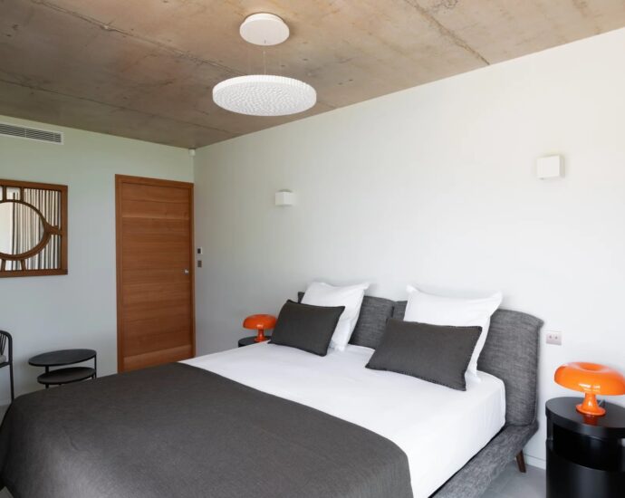 Porto-Vecchio, Domaine de Cala Rossa, villa 4 bedrooms, swimming pool and beach at walking distance,