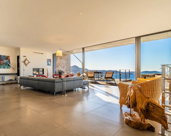 Lumio, Villa d’architecte, 6 chambres, vue mer panoramique, piscine chauffée, proche des plages