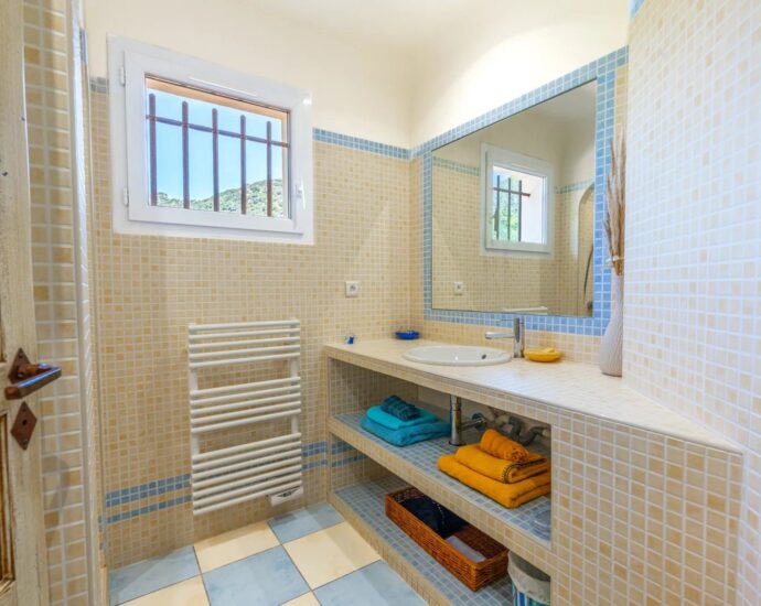 Palombaggia, 5 bedroom villa, swimming pool, sea and mountain views