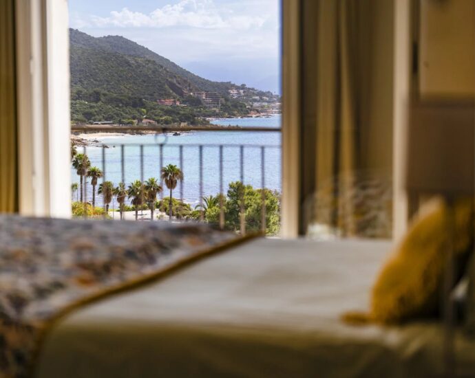 Ajaccio, Exclusivité, Villa, 5 chambres, vue mer panoramique, piscine, plage à pieds