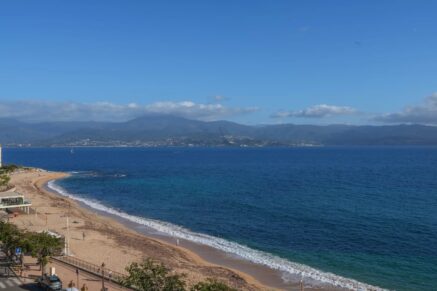 Exclusivité, Ajaccio, Penthouse, 4 chambres, vue mer panoramique, plage à pied