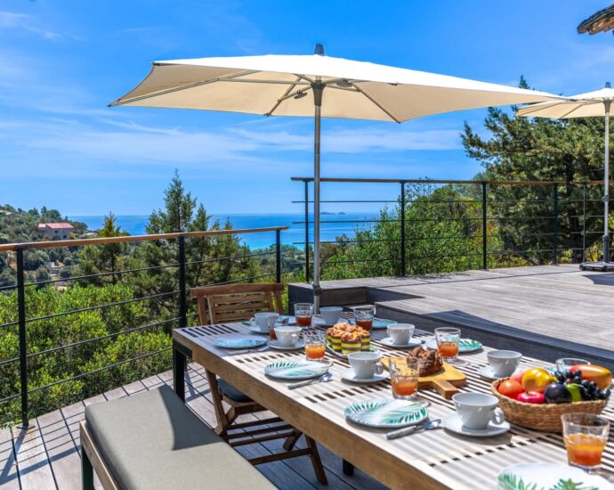 Palombaggia, 5 bedroom villa, swimming pool, sea and mountain views