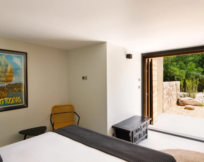 Porto-Vecchio, Domaine de Cala Rossa, villa 4 bedrooms, swimming pool and beach at walking distance,