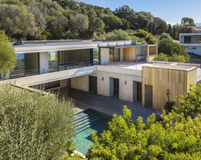 Abbartello, Olmeto, Villa d&rsquo;architecte, 6 chambres, vue mer panoramique, plage à pied