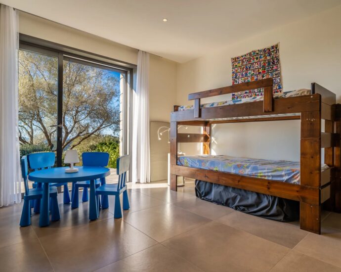 Lumio, Villa d’architecte, 6 chambres, vue mer panoramique, piscine chauffée, proche des plages