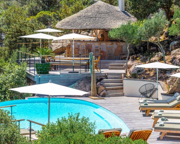 Palombaggia, 5 bedroom villa, swimming pool, sea and mountain views