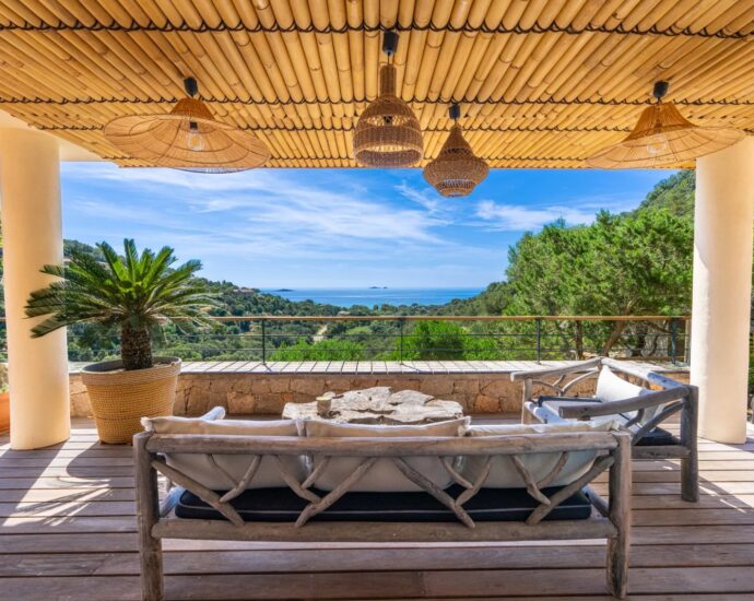 Palombaggia, 5 bedroom villa, swimming pool, sea and mountain views